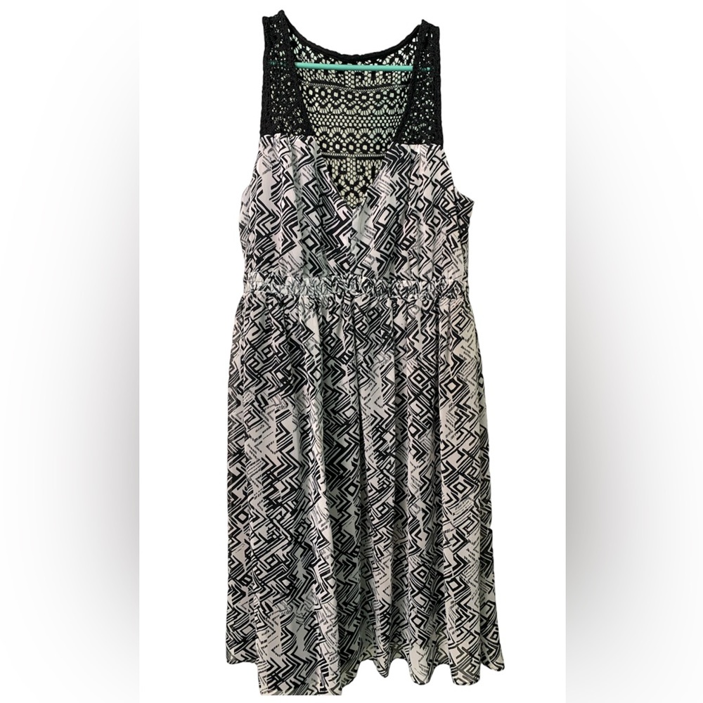 Emma and Michele black & white sleeveless dress